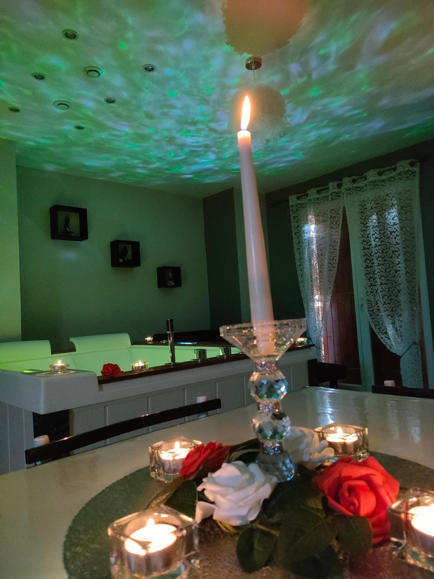 Loft Avec Baignoire Spa Lecrin Romantique Ochancourt Zimmer foto